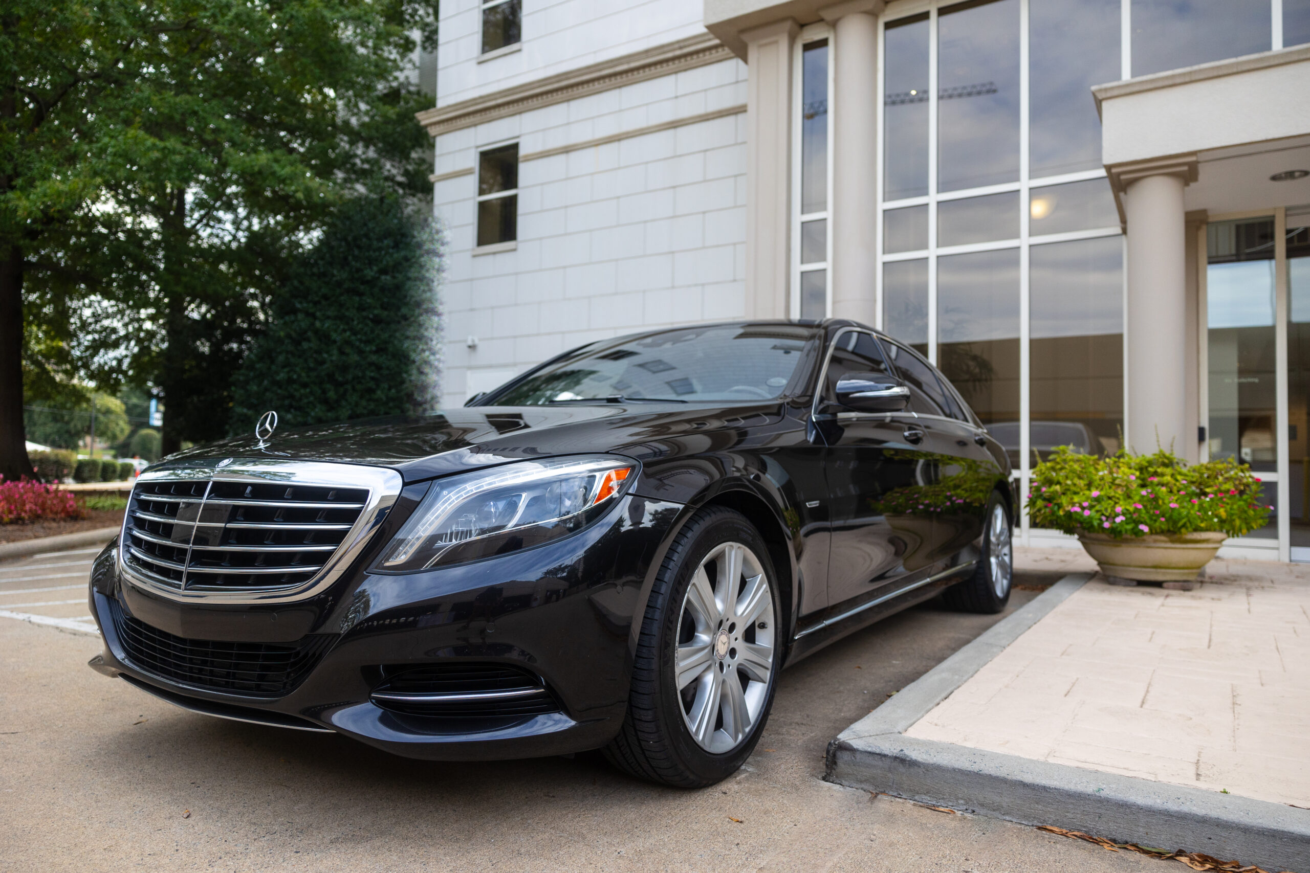 A Peak Mercedes S550 Sedan, waiting to provide the best services for clients.
